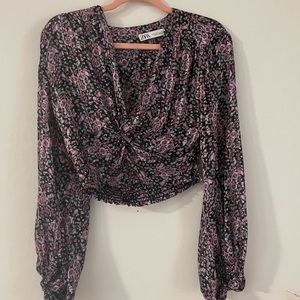 Zara size S. Very light shirt. Only worn a few times!